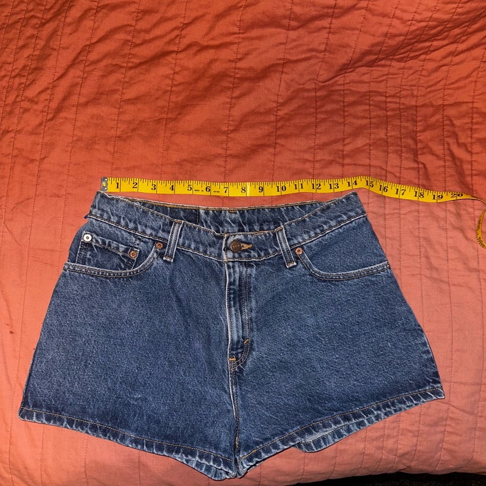 Levi’s mid rise shorts
